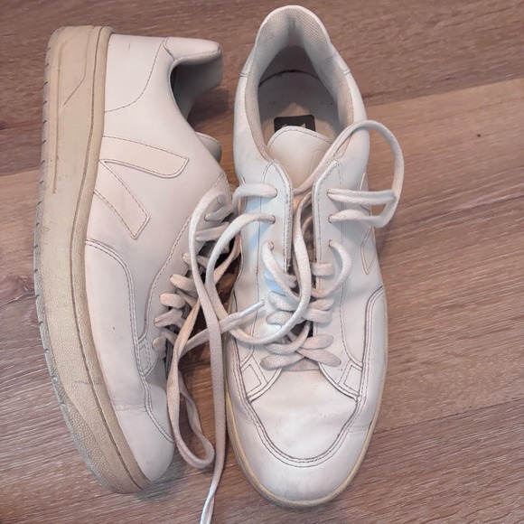 Veja V-10 White Leather Sneakers Mens Size 9 EUR 42 Low Top Lace Up Shoes